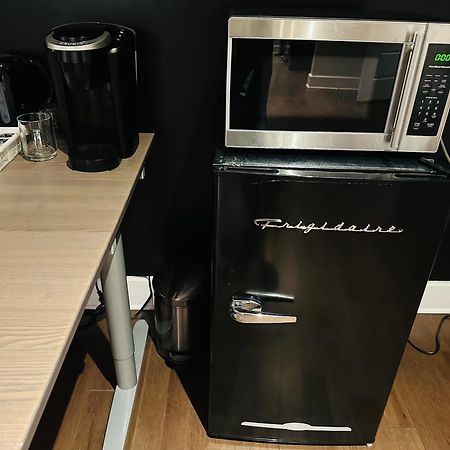 Urban Retreat - 2 Bedroom, 3 Beds, 6 Guests, Free Parking Longueuil Exterior photo
