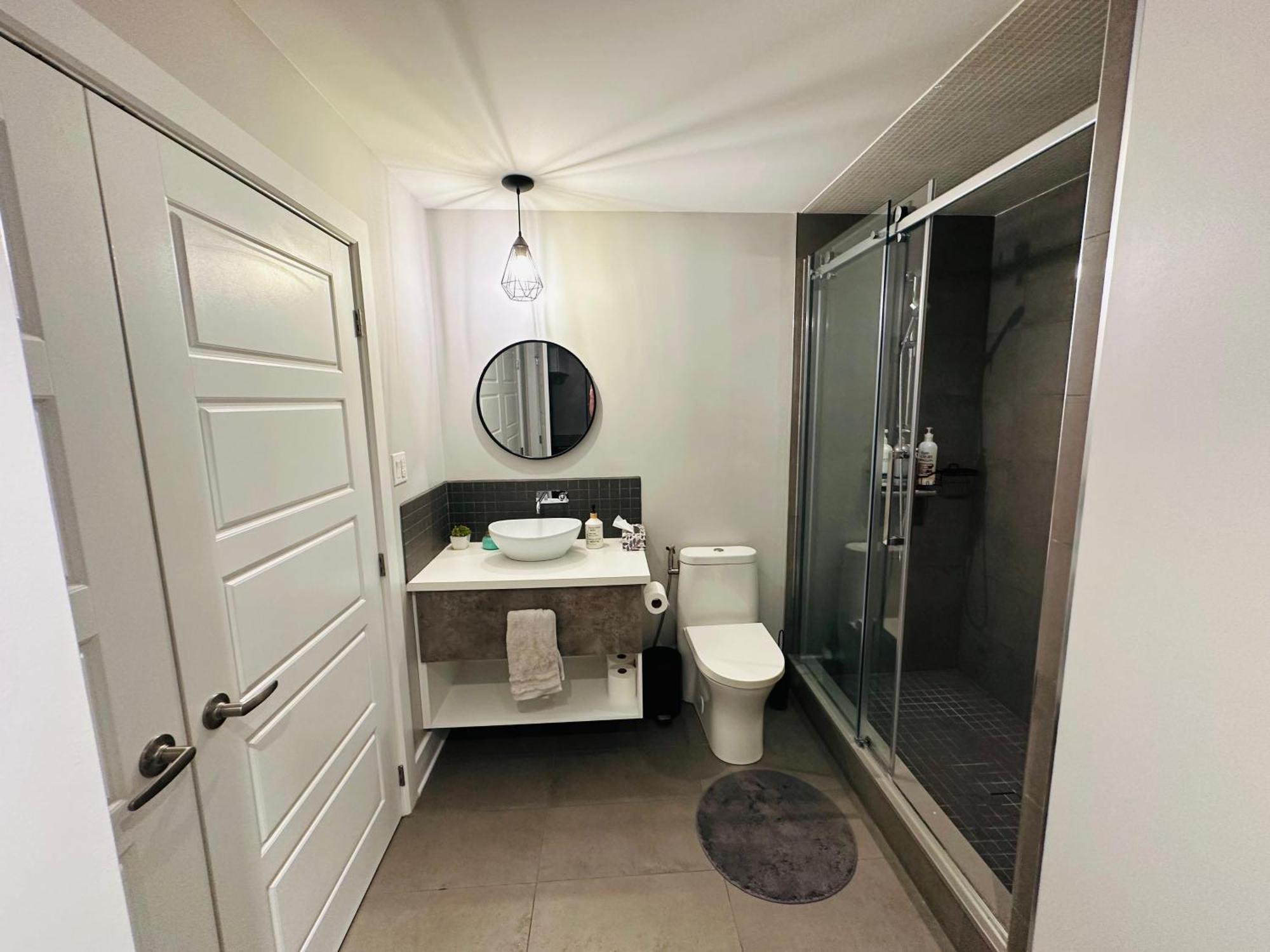 Urban Retreat - 2 Bedroom, 3 Beds, 6 Guests, Free Parking Longueuil Exterior photo
