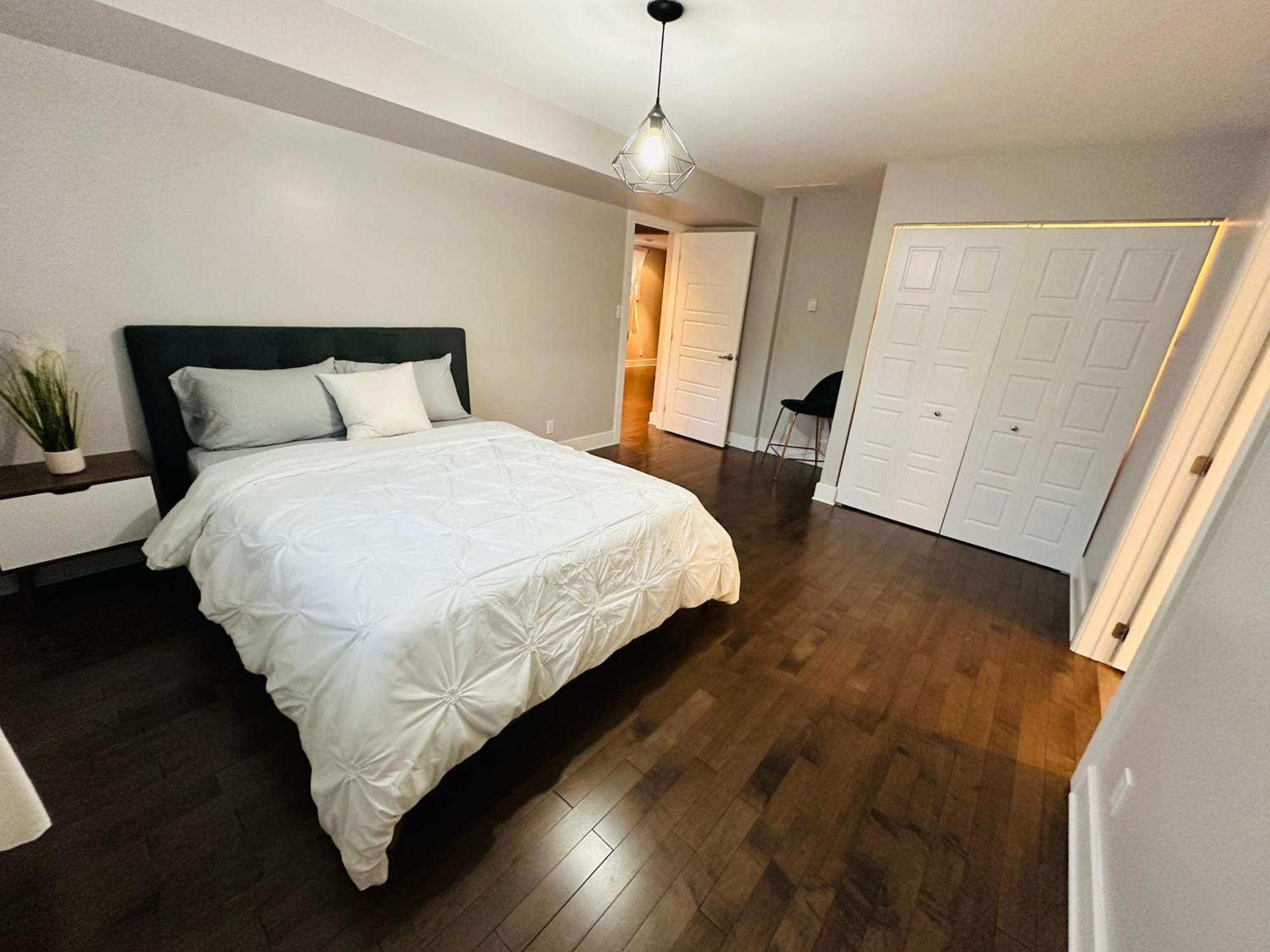 Urban Retreat - 2 Bedroom, 3 Beds, 6 Guests, Free Parking Longueuil Exterior photo
