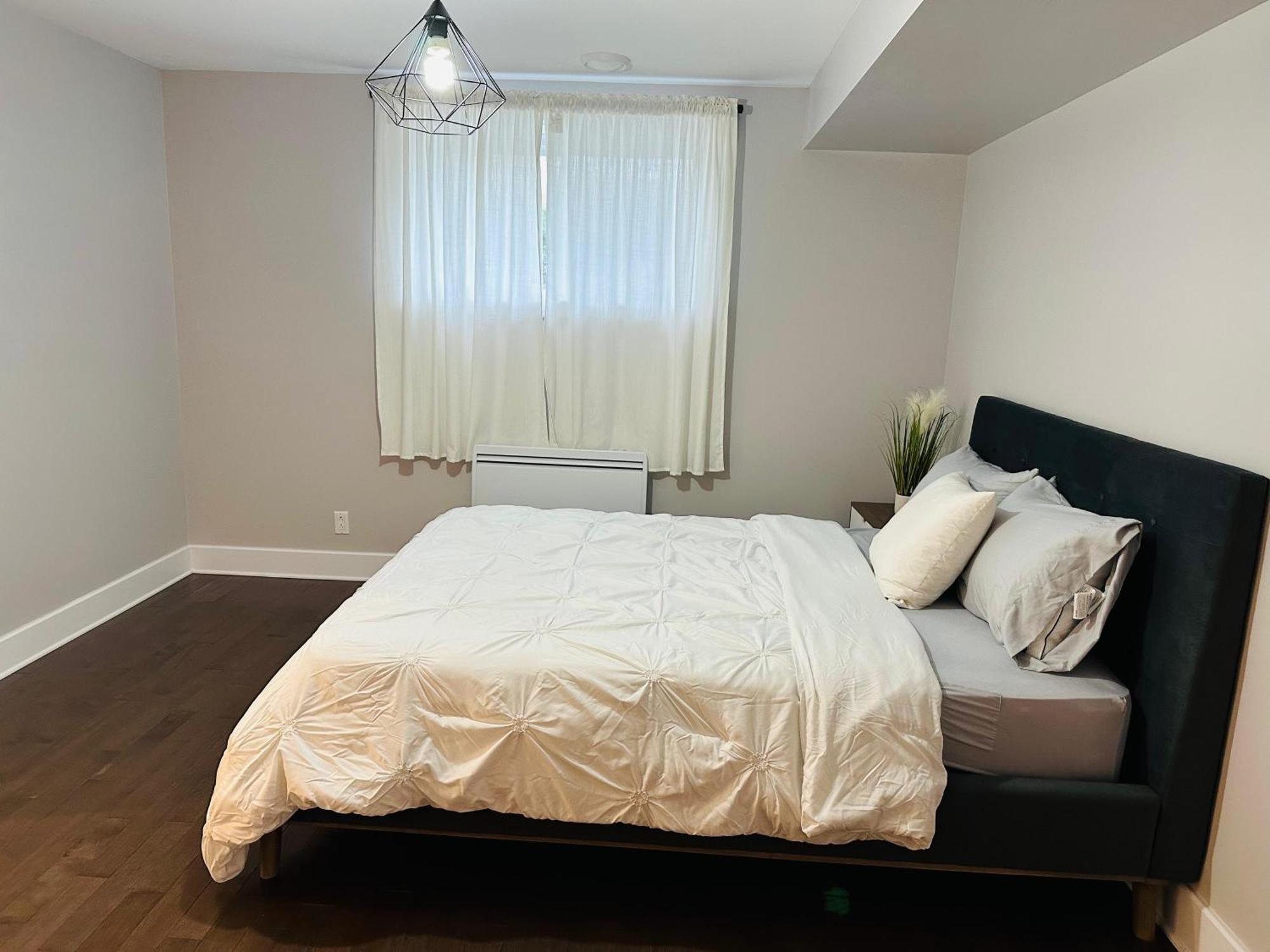 Urban Retreat - 2 Bedroom, 3 Beds, 6 Guests, Free Parking Longueuil Exterior photo